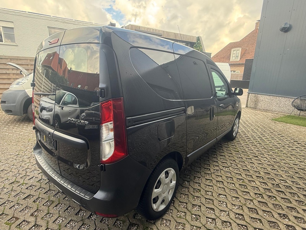 dokker bestelwagen13